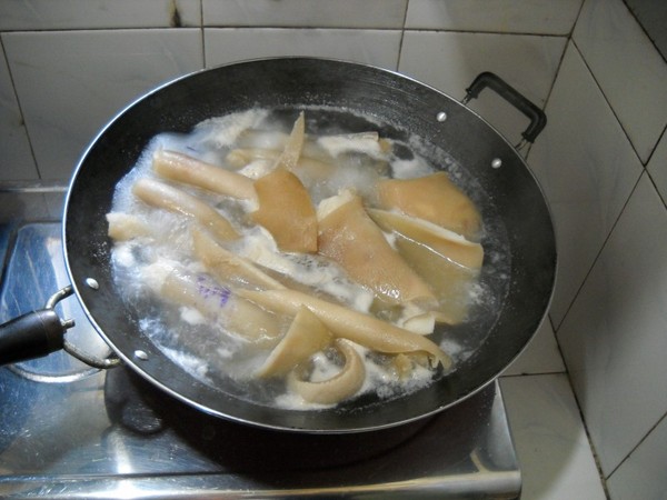 Q彈養(yǎng)顏肉皮凍的做法-家常味煮菜譜-易網(wǎng)健康養(yǎng)生網(wǎng) Q彈養(yǎng)顏肉皮凍的做法-家常味煮菜譜