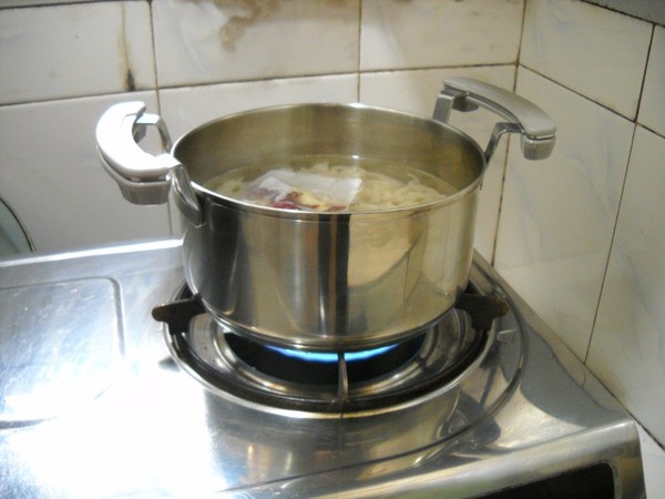 Q彈養(yǎng)顏肉皮凍的做法-家常味煮菜譜-易網(wǎng)健康養(yǎng)生網(wǎng) Q彈養(yǎng)顏肉皮凍的做法-家常味煮菜譜