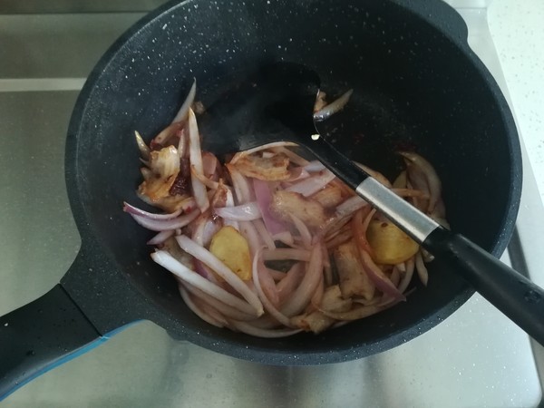 干鍋茶樹菇的做法-家常味炒菜譜