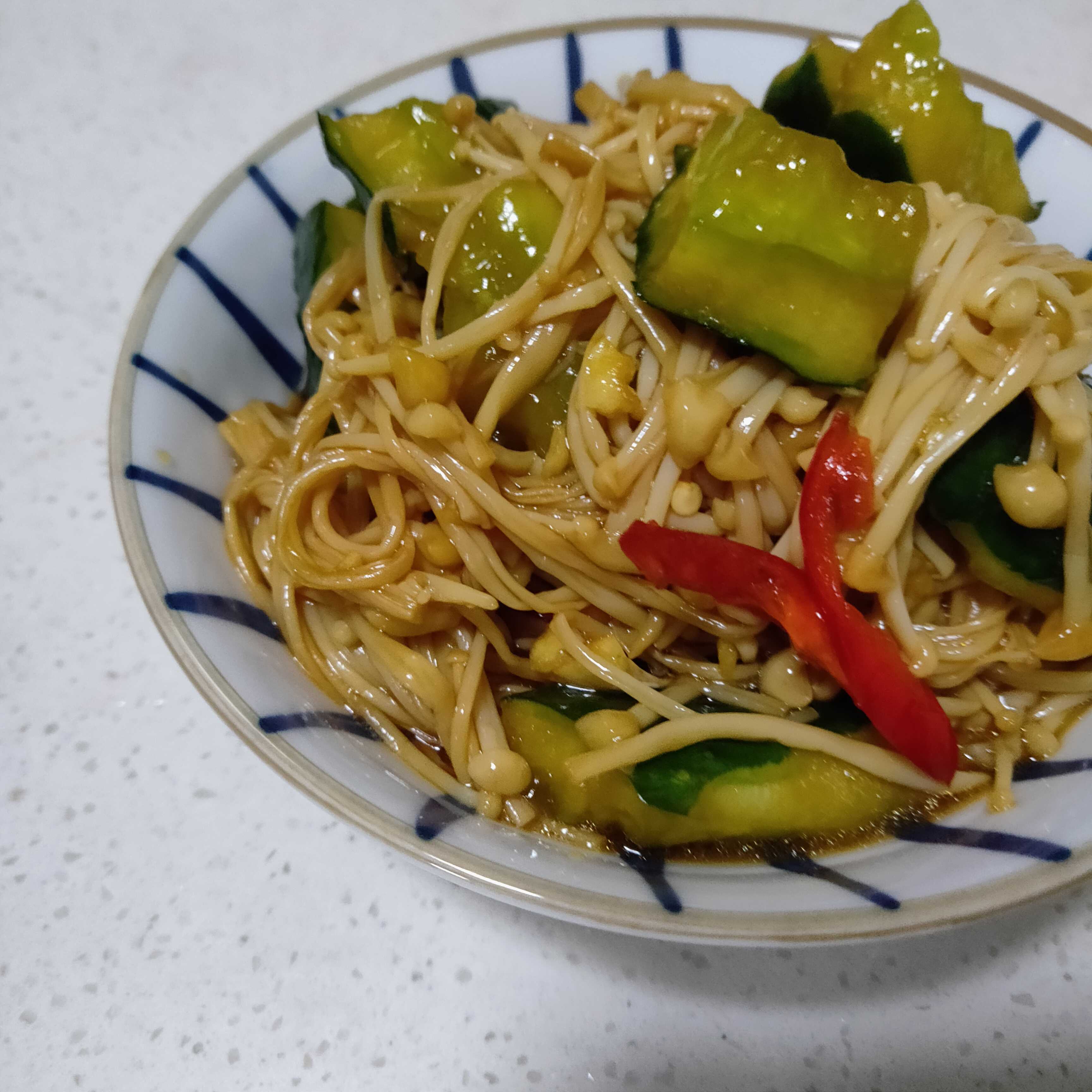 涼拌黃瓜金針菇的做法-家常味拌菜譜-易網健康養生網 涼拌黃瓜金針菇的做法-家常味拌菜譜