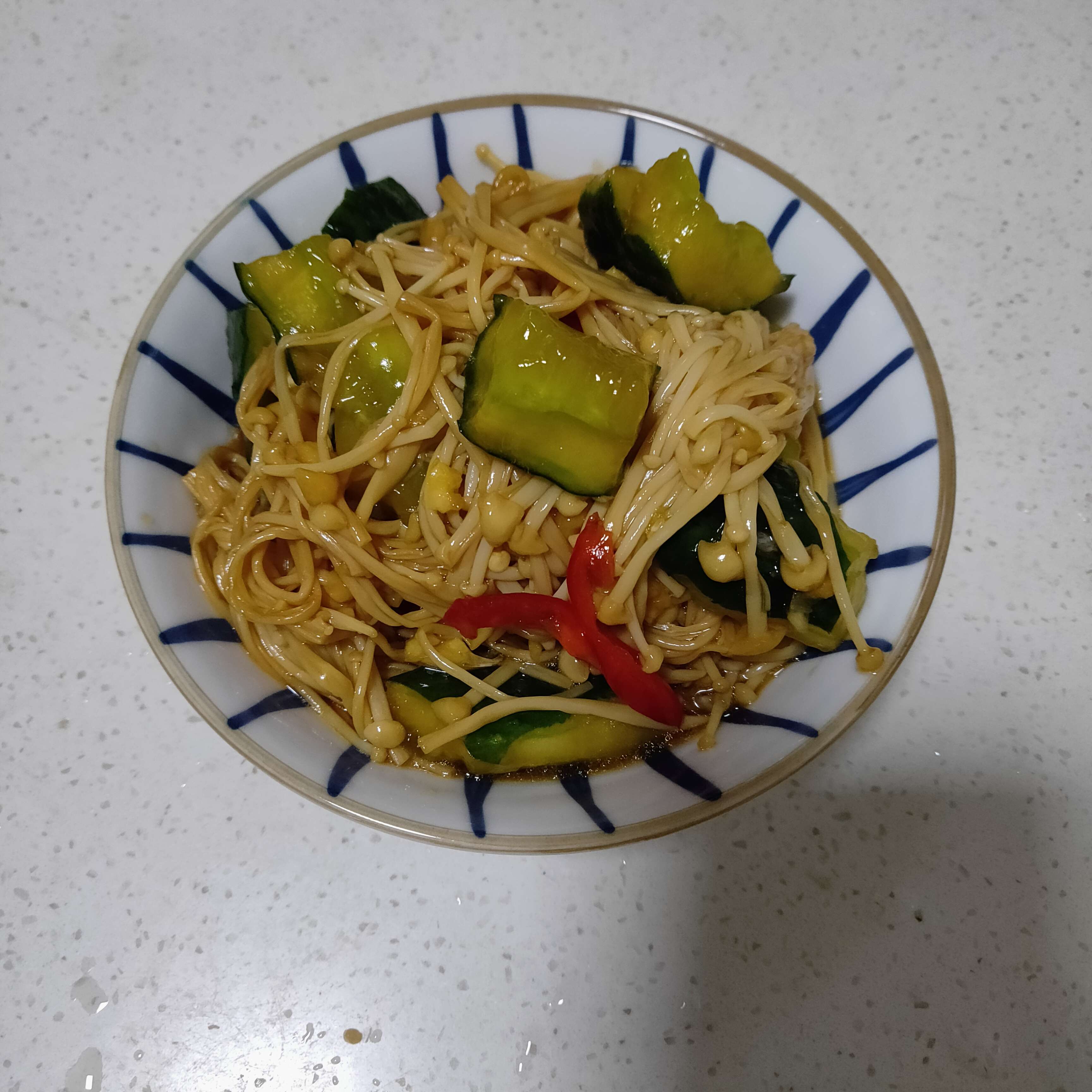 涼拌黃瓜金針菇的做法-家常味拌菜譜-易網健康養生網 涼拌黃瓜金針菇的做法-家常味拌菜譜