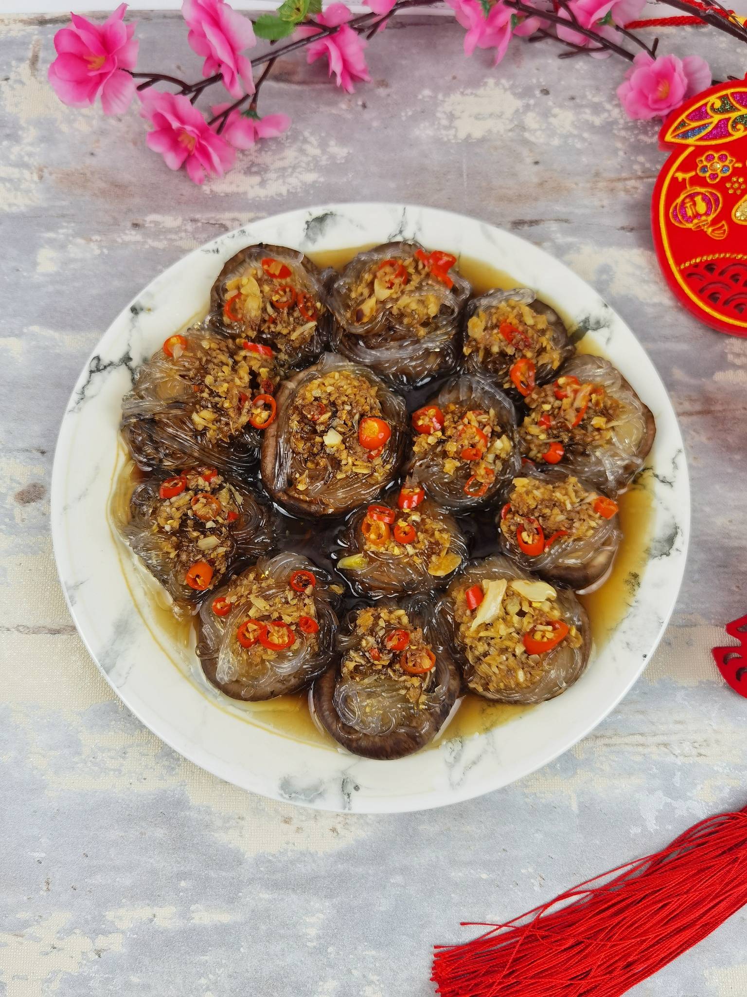 年夜飯-團團圓圓香菇粉絲，香菇這樣做，比扇貝和肉還好吃的做法-蒜香味蒸菜譜