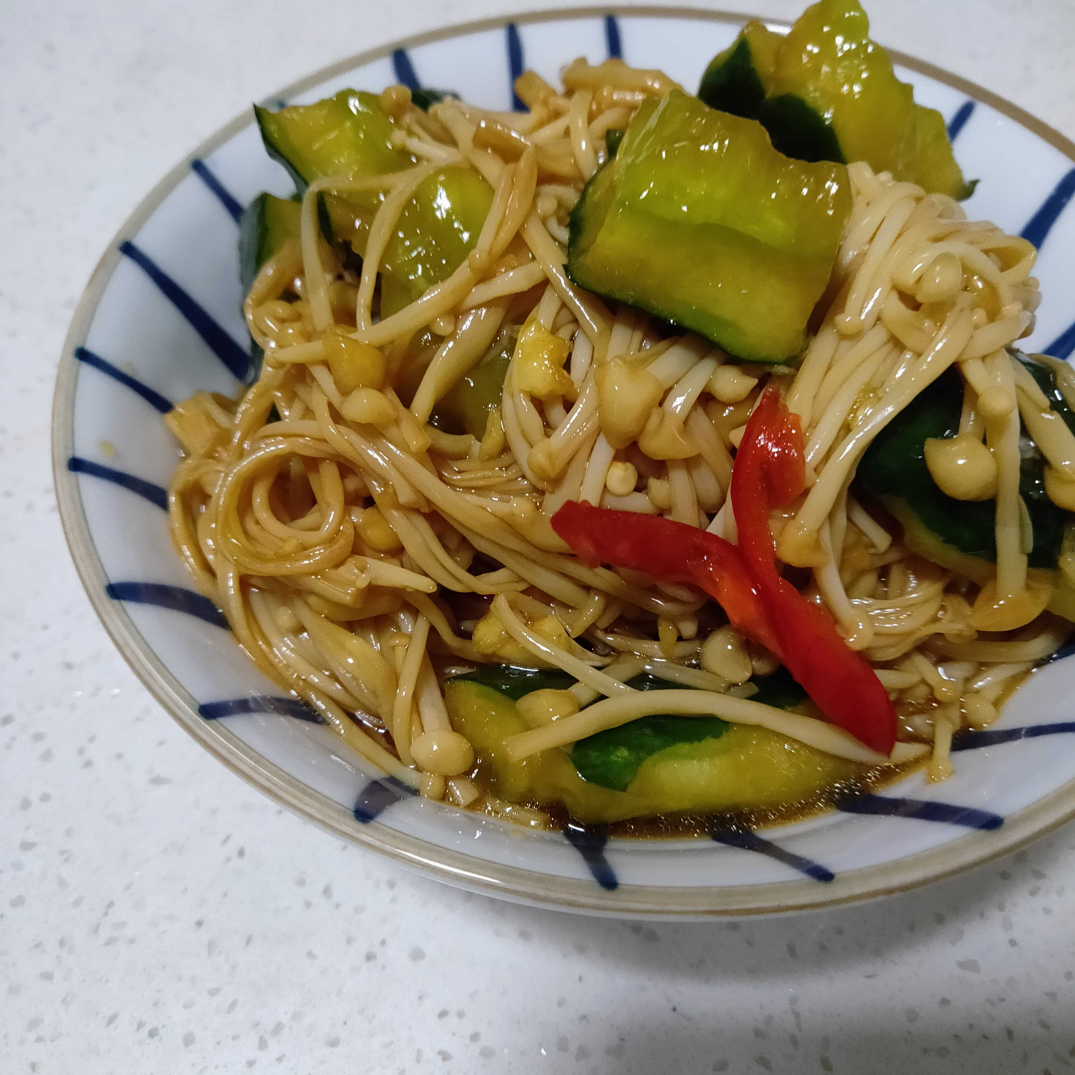 涼拌黃瓜金針菇的做法-家常味拌菜譜