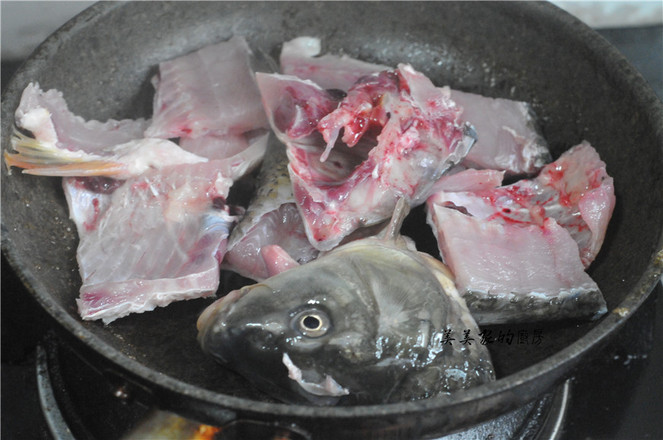 魚的做法這么多，我獨愛酸菜魚，湯鮮肉嫩，比水煮魚片更營養！的做法-酸辣味煮菜譜