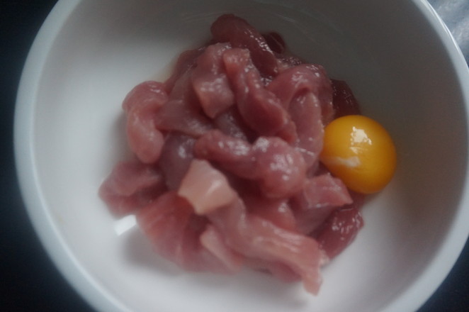 肉質酥嫩的秘訣在此，快手家常菜——酥嫩小炒肉的做法-咸鮮味炒菜譜