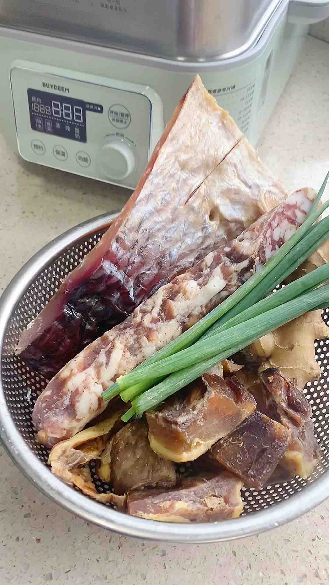 臘味合蒸老家專(zhuān)屬的年味，娃爸邊吃邊感慨的做法-家常味蒸菜譜