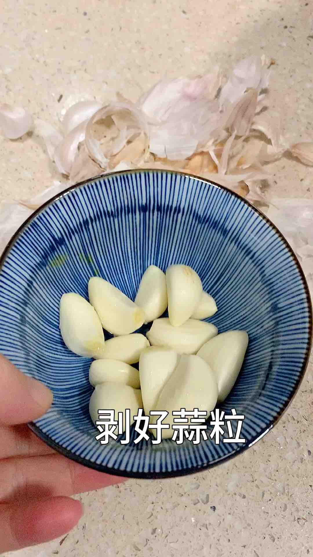 按孩子的要求，來(lái)個(gè)全新的鴨舌小吃的做法-家常味燒菜譜