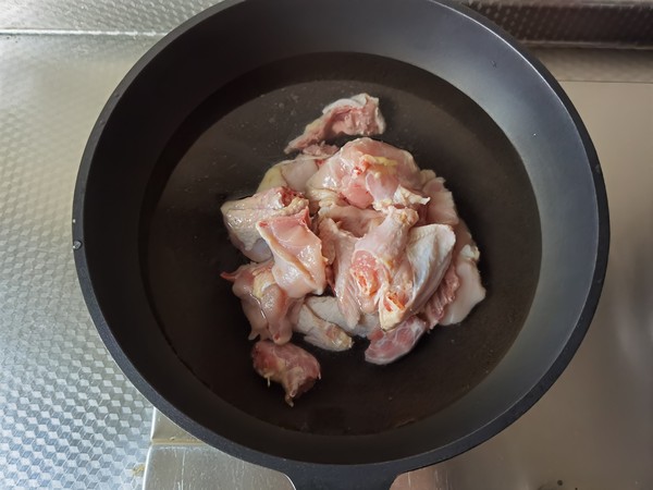 好吃入味的板栗燉雞的做法-咸鮮味燜菜譜-易網<a href=http://m.aoa7937.com/ target=_blank class=infotextkey>健康養生</a>網 好吃入味的板栗燉雞的做法-咸鮮味燜菜譜