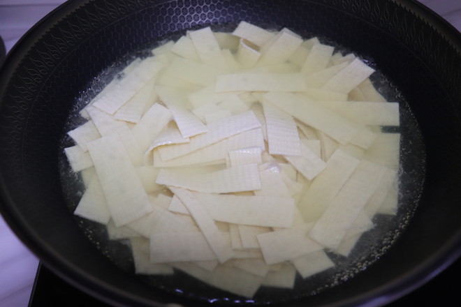 沖油豆腐皮的做法-家常味煮菜譜