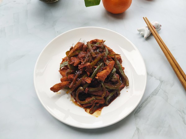 肉質酥嫩的秘訣在此，快手家常菜——酥嫩小炒肉的做法-咸鮮味炒菜譜