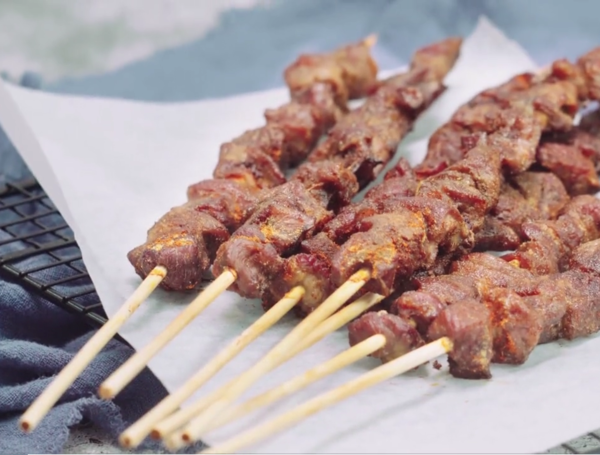 烤羊肉串的做法-其它口味烤菜譜-易網健康養生網 烤羊肉串的做法-其它口味烤菜譜