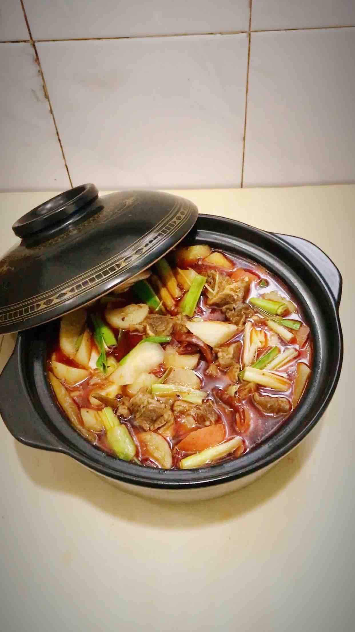 砂鍋燉牛腩的做法-香辣味燉菜譜-易網健康養生網 砂鍋燉牛腩的做法-香辣味燉菜譜