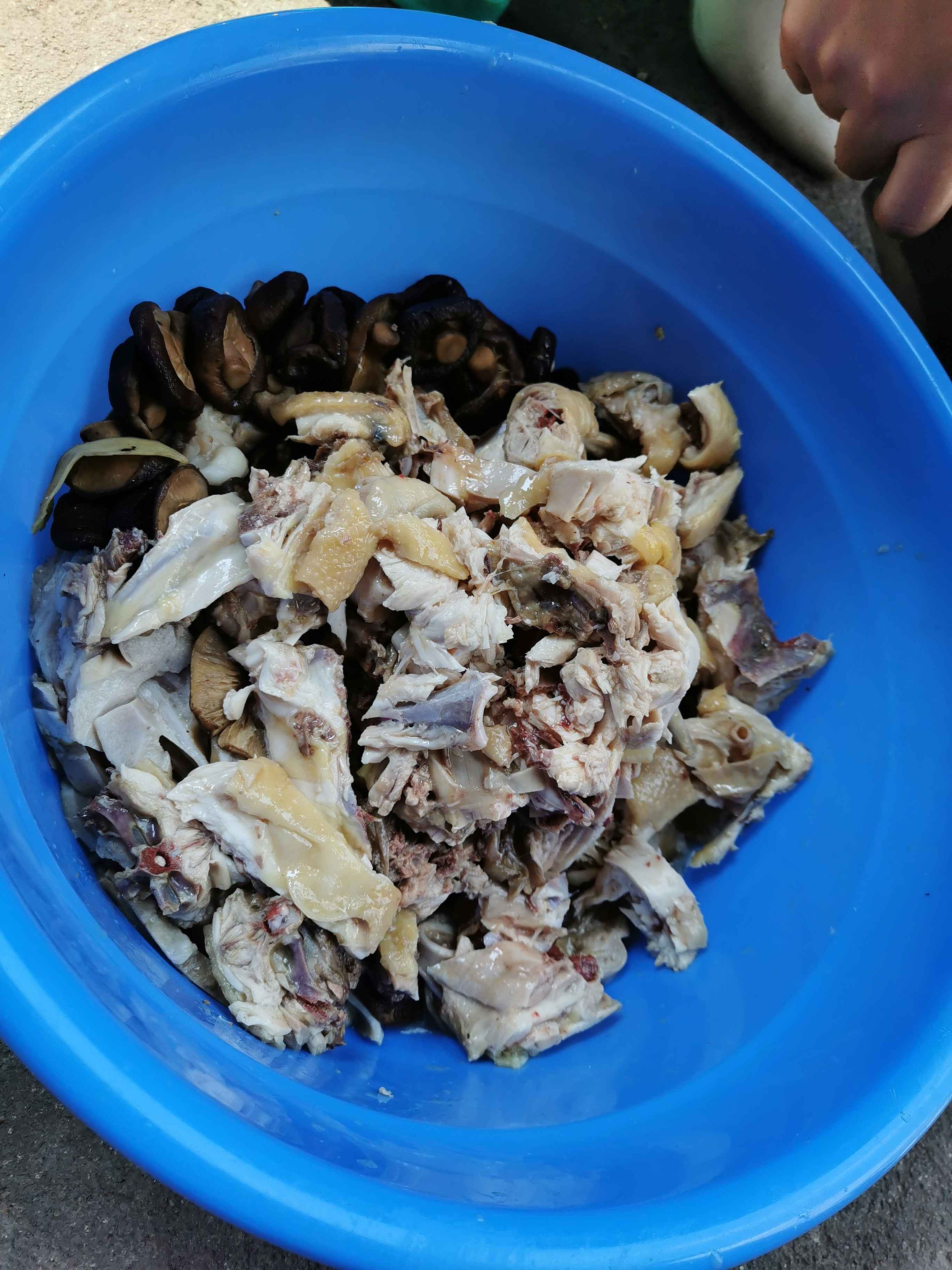 豬肚雞煲(鳳投胎版)的做法-咸鮮味煲菜譜-易網健康養生網 豬肚雞煲(鳳投胎版)的做法-咸鮮味煲菜譜
