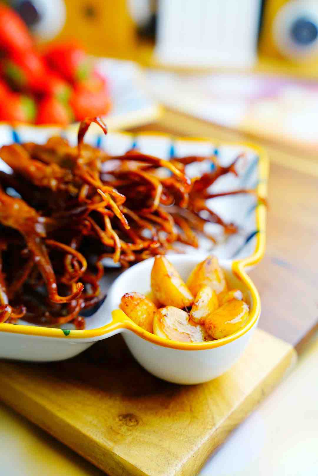 按孩子的要求，來(lái)個(gè)全新的鴨舌小吃的做法-家常味燒菜譜