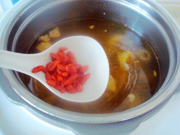口菇燉土雞的做法-家常味燉菜譜-易網(wǎng)健康養(yǎng)生網(wǎng) 口菇燉土雞的做法-家常味燉菜譜