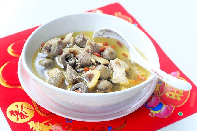 口菇燉土雞的做法-家常味燉菜譜-易網(wǎng)健康養(yǎng)生網(wǎng) 口菇燉土雞的做法-家常味燉菜譜