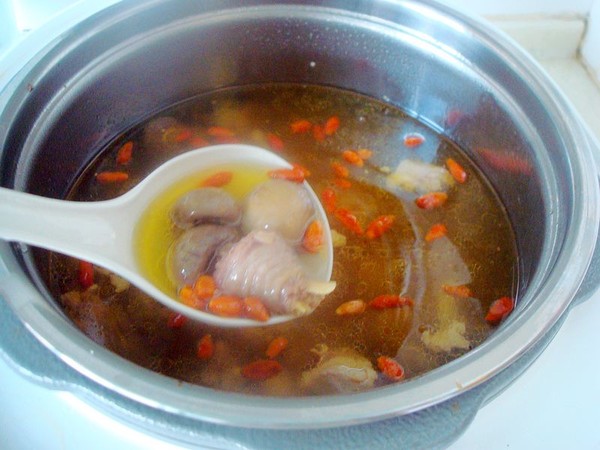 口菇燉土雞的做法-家常味燉菜譜-易網(wǎng)健康養(yǎng)生網(wǎng) 口菇燉土雞的做法-家常味燉菜譜