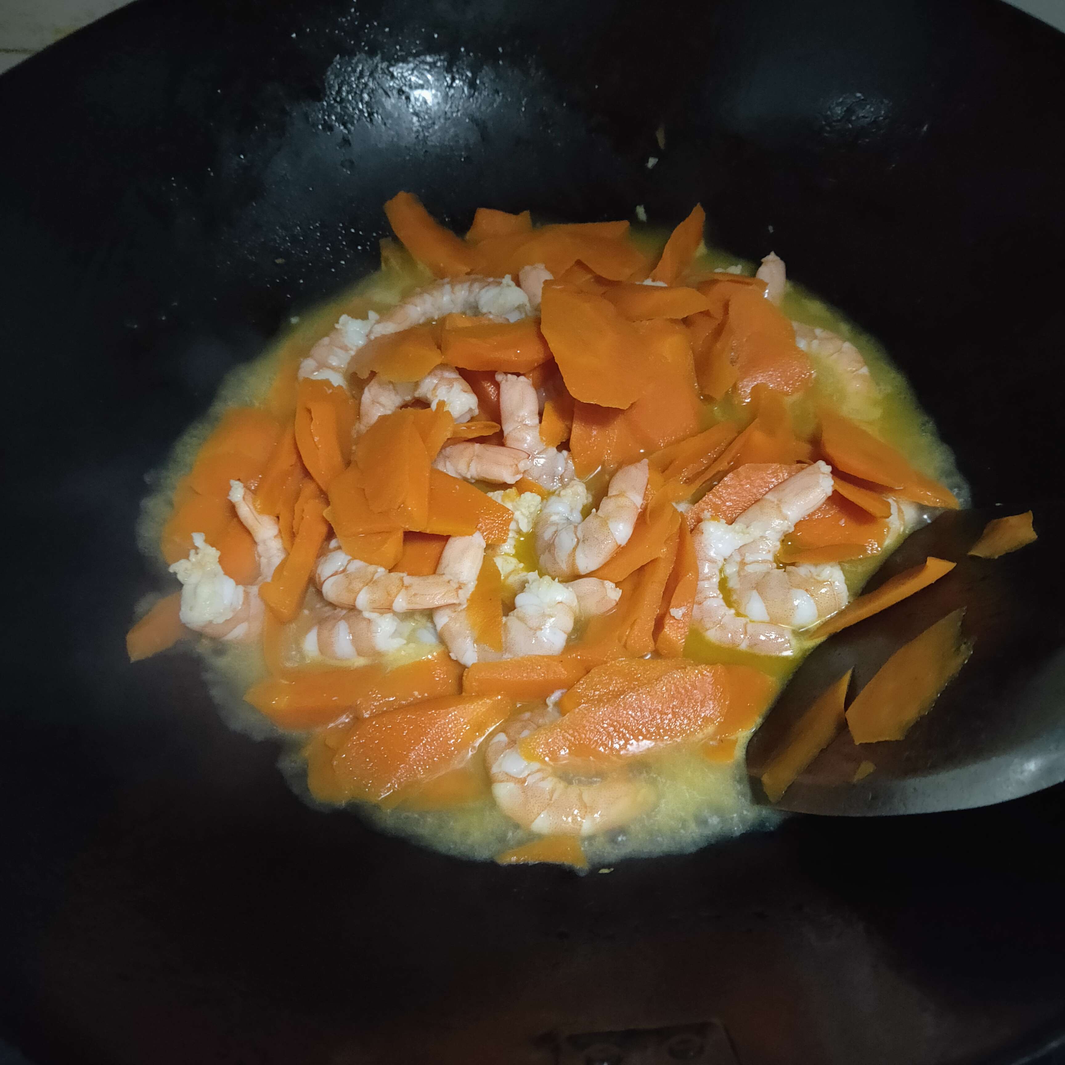 胡蘿卜炒蝦仁的做法-咸鮮味炒菜譜