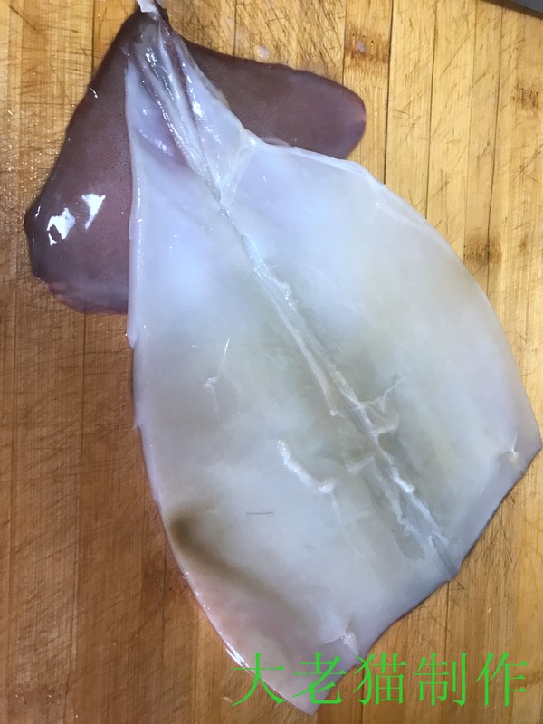 韭菜炒魷魚花的做法-咸鮮味炒菜譜-易網<a href=http://m.aoa7937.com/ target=_blank class=infotextkey>健康養生</a>網 韭菜炒魷魚花的做法-咸鮮味炒菜譜