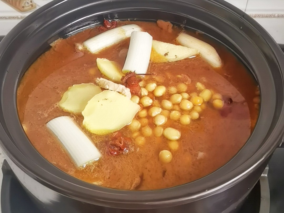腐乳豬蹄-滿滿的膠原蛋白，軟糯不油膩，入口即化的做法-咸鮮味燉菜譜