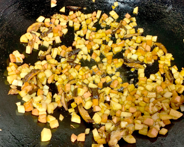 香芋蒸飯(素食)的做法-家常味煮菜譜-易網(wǎng)健康養(yǎng)生網(wǎng) 香芋蒸飯(素食)的做法-家常味煮菜譜