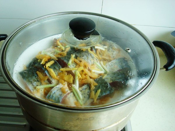 榨菜蒸魚(yú)的做法-咸鮮味蒸菜譜