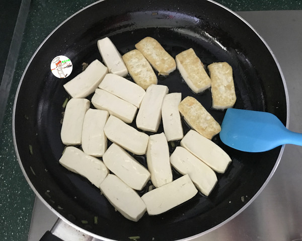 泰式甜辣豆腐的做法-酸甜味煎菜譜-易網健康養生網 泰式甜辣豆腐的做法-酸甜味煎菜譜