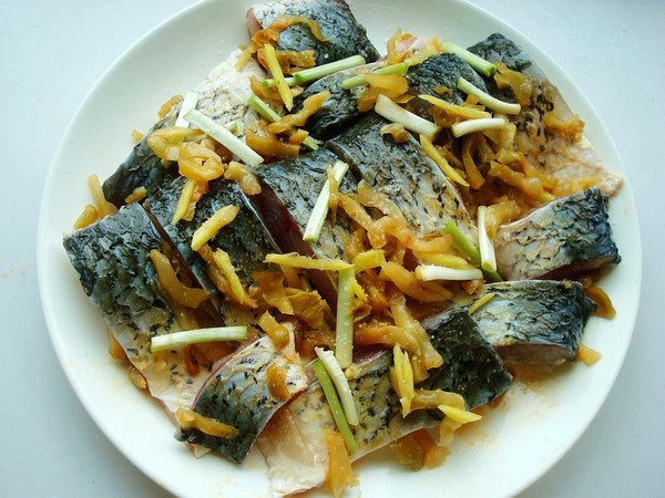 榨菜蒸魚(yú)的做法-咸鮮味蒸菜譜