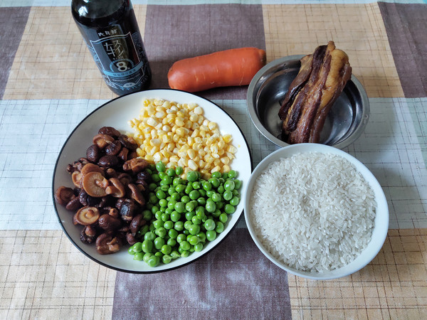 電飯煲臘肉燜飯的做法-其它口味煮菜譜-易網<a href=http://m.aoa7937.com/ target=_blank class=infotextkey>健康養生</a>網 電飯煲臘肉燜飯的做法-其它口味煮菜譜