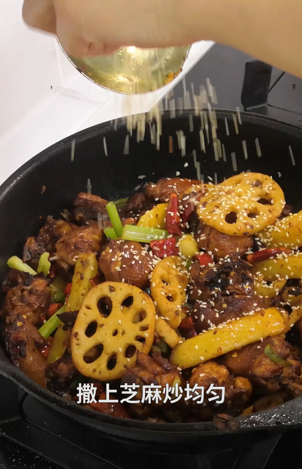 干鍋雞怎樣做才能又香又入味，這個(gè)方法收的做法-麻辣味炸菜譜