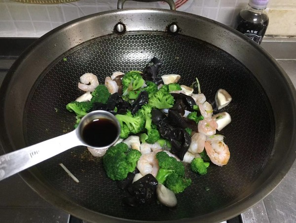 香菇西藍花炒蝦仁的做法-家常味炒菜譜