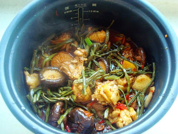 干豇豆香菇燒土雞的做法-香辣味燒菜譜-易網(wǎng)健康養(yǎng)生網(wǎng) 干豇豆香菇燒土雞的做法-香辣味燒菜譜
