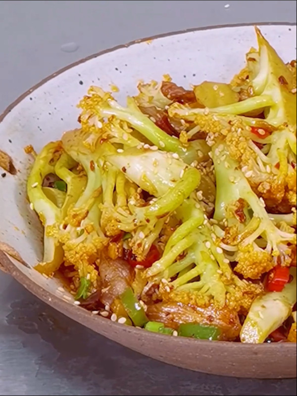 干鍋花菜簡單做法,1分鐘教學(xué)搞定,不焯的做法-香辣味炒菜譜-易網(wǎng)健康養(yǎng)生網(wǎng) 干鍋花菜簡單做法,1分鐘教學(xué)搞定,不焯的做法-香辣味炒菜譜