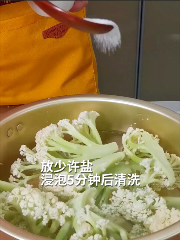干鍋花菜簡單做法,1分鐘教學(xué)搞定,不焯的做法-香辣味炒菜譜-易網(wǎng)<a href=http://m.aoa7937.com/ target=_blank class=infotextkey>健康養(yǎng)生</a>網(wǎng) 干鍋花菜簡單做法,1分鐘教學(xué)搞定,不焯的做法-香辣味炒菜譜