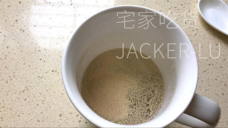 家常韭菜盒子的做法-咸鮮味煎菜譜-易網<a href=http://m.aoa7937.com/ target=_blank class=infotextkey>健康養生</a>網 家常韭菜盒子的做法-咸鮮味煎菜譜