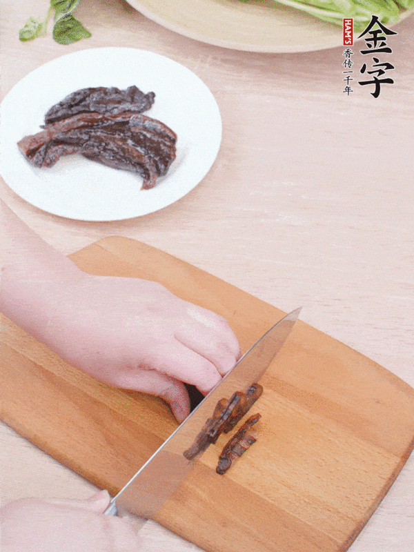 醬油肉炒空心菜的做法-家常味炒菜譜-易網<a href=http://m.aoa7937.com/ target=_blank class=infotextkey>健康養生</a>網 醬油肉炒空心菜的做法-家常味炒菜譜