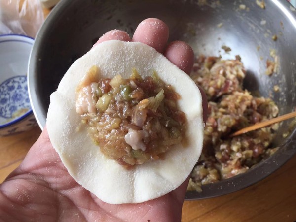 茄子豬肉餃的做法-家常味煮菜譜-易網健康養生網 茄子豬肉餃的做法-家常味煮菜譜