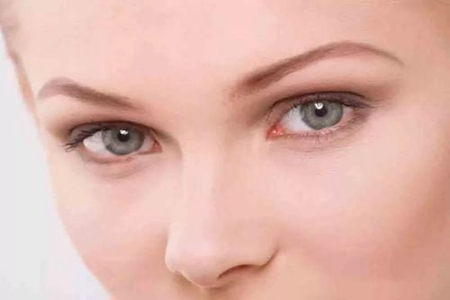 水腫、黑眼圈只是因為沒睡好？女性眼部問題潛藏的病癥