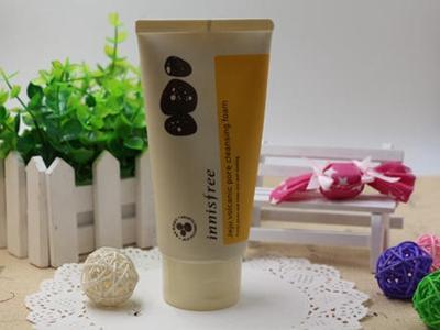 油性皮膚適合的洗面奶品牌，溫和清潔減少痘痘困擾