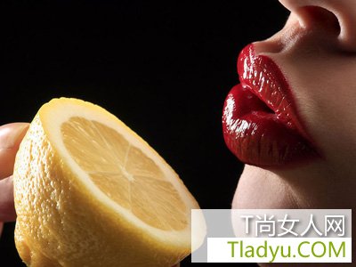 冬季女性潤唇膏使用秘籍 塑造完美唇部