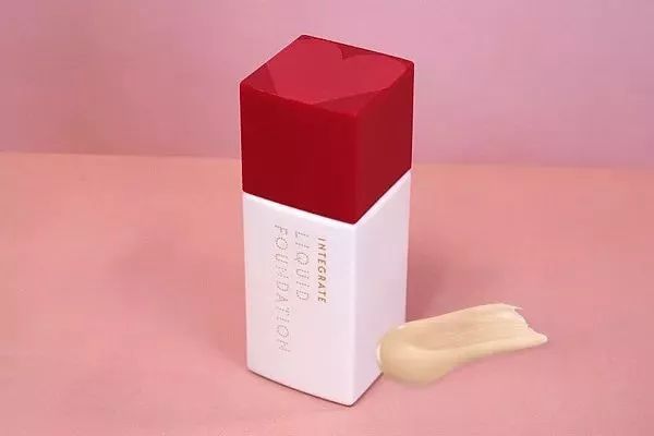 唇部打底膏和潤唇膏的使用順序是什么?經常使用潤唇膏有害嗎?