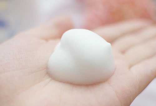 潔面乳和洗面奶有什么區別？如何正確使用潔面產品