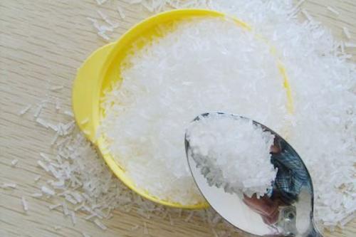 味精吃多了會怎么樣?會出現以下三種危害-易網健康<a href=http://m.aoa7937.com/jkys/ target=_blank class=infotextkey>養生</a>網 味精吃多了會怎么樣?會出現以下三種危害