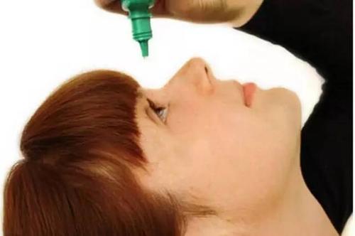 眼藥水怎么滴?小編分享正確步驟-易網(wǎng)<a href=http://m.aoa7937.com/ target=_blank class=infotextkey>健康養(yǎng)生</a>網(wǎng) 眼藥水怎么滴?小編分享正確步驟