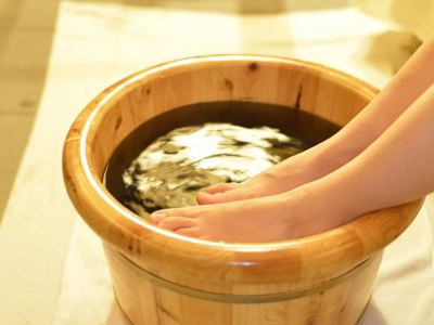 用醋泡腳有什么好處，養(yǎng)護肌膚！