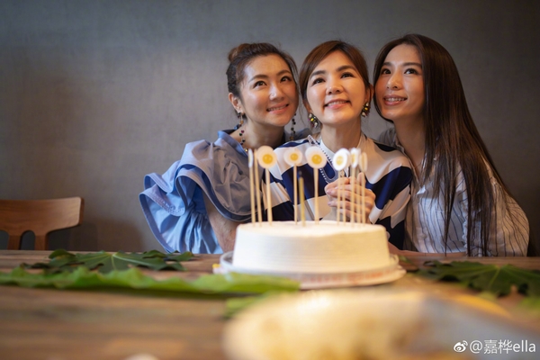 SHE十七周年演唱會 17年后你開始有小細(xì)紋了嗎？