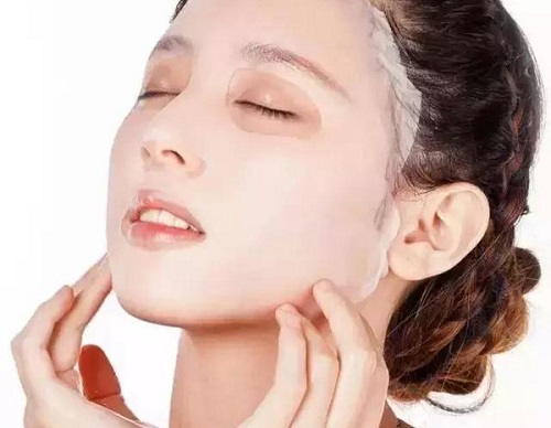 面膜能夠每天敷嗎?如何敷最有效-易網(wǎng)健康<a href=http://m.aoa7937.com/jkys/ target=_blank class=infotextkey>養(yǎng)生</a>網(wǎng) 面膜能夠每天敷嗎?如何敷最有效