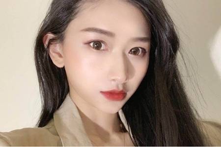 油性皮膚怎么改善，夏天出油多長(zhǎng)痘的護(hù)膚方法
