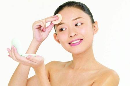 日常快速美白的方法，女性亮白皮膚的六個(gè)妙招