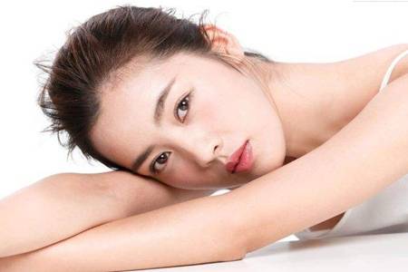 激素臉初期癥狀圖片大全 嚴(yán)重的激素臉紅癢用什么去除